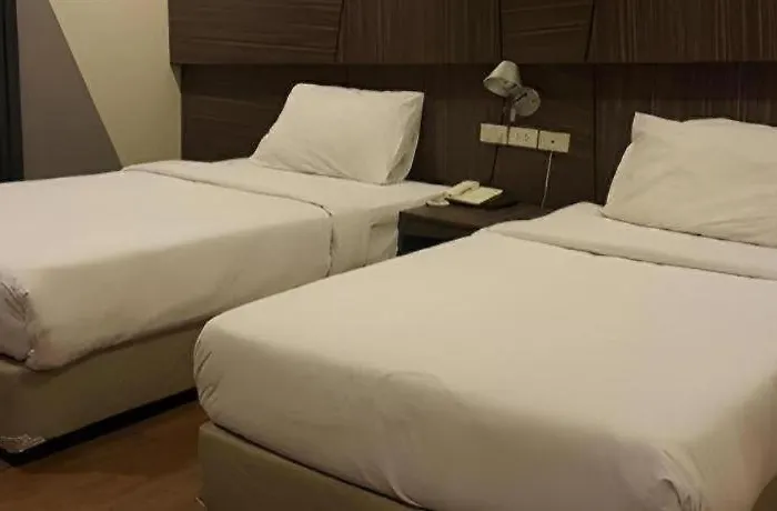 Hotel H2 3*